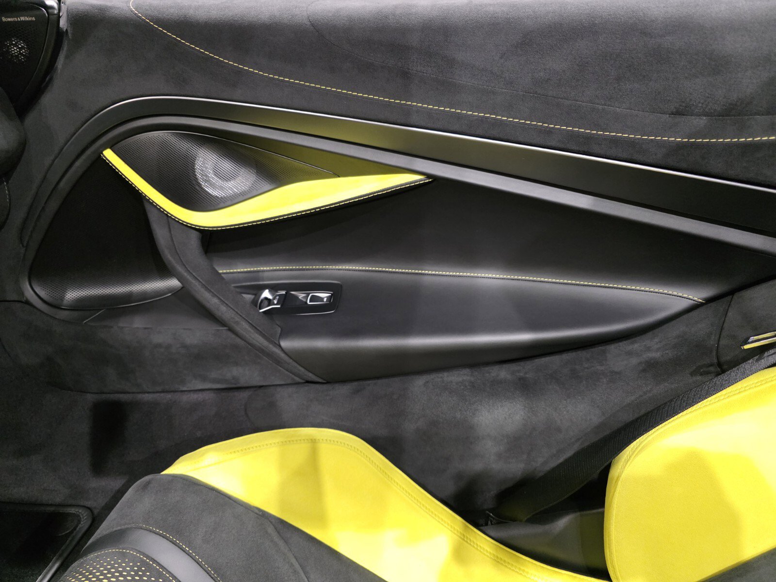 Used 2025 McLaren 750S Spider image 17
