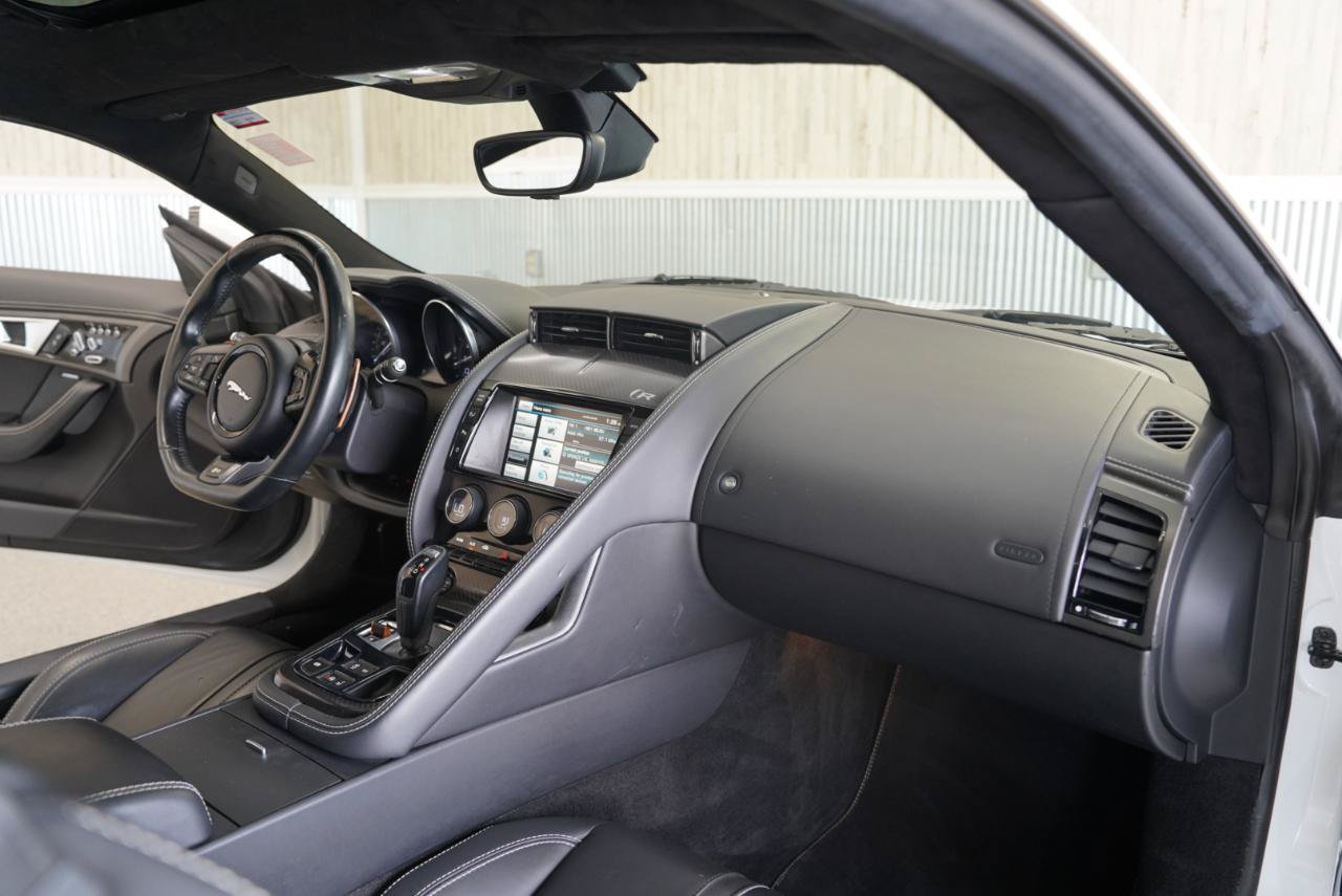 Used 2015 Jaguar F-TYPE R RWD image 16