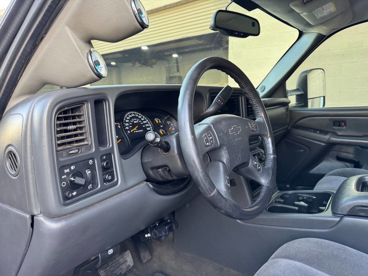 Used 2006 Chevrolet Silverado 2500 LT w/ Heavy-Duty Power Package image 26