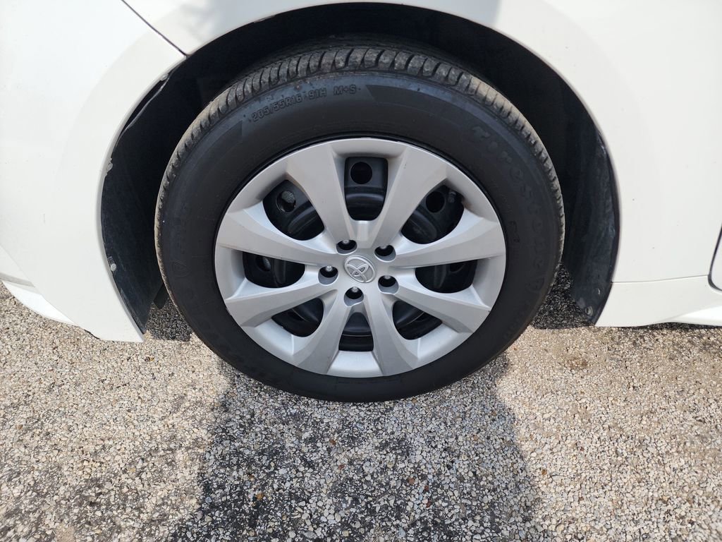 Used 2025 Toyota Corolla LE FWD image 12