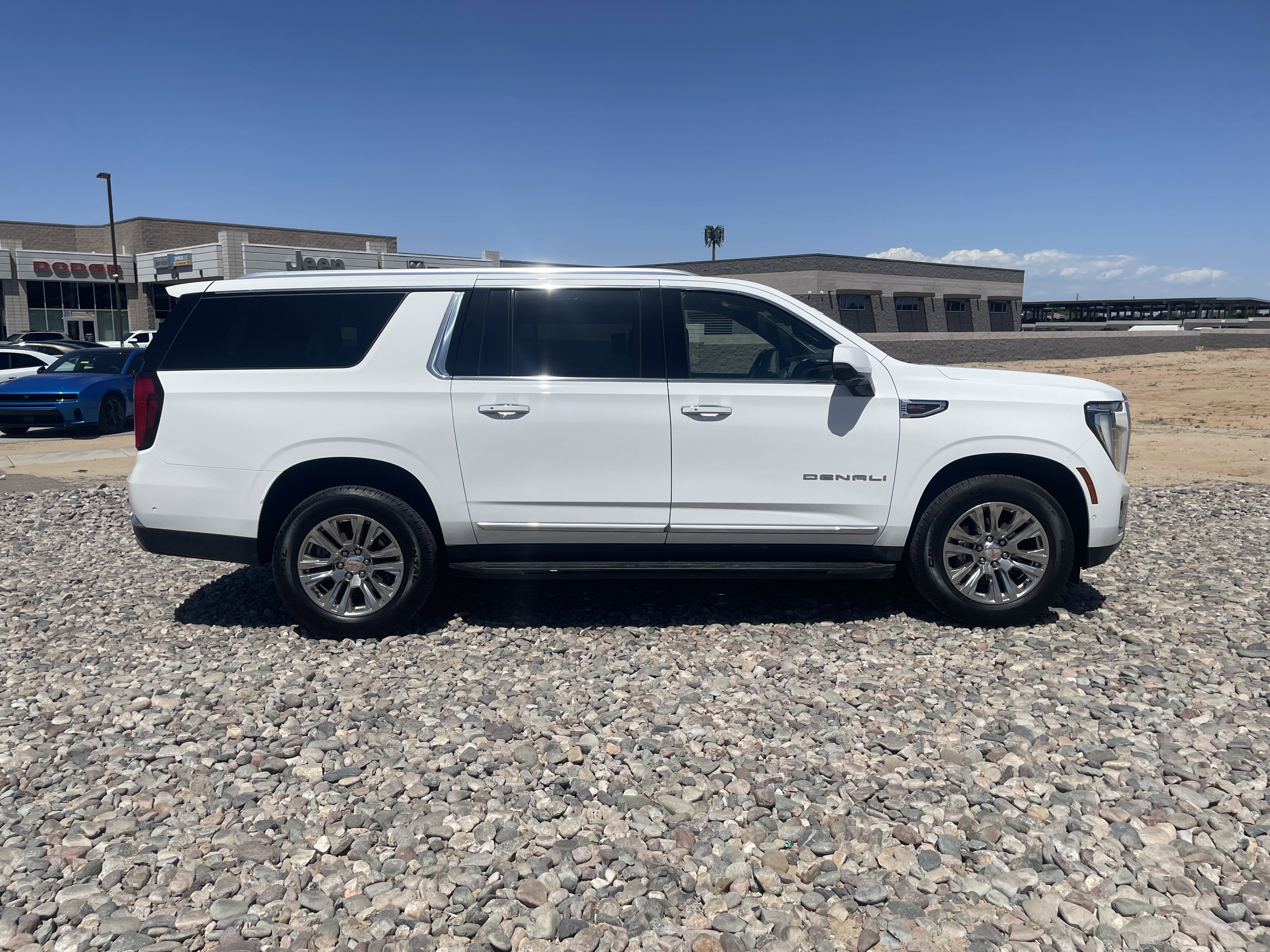Used 2025 GMC Yukon XL Denali AWD/4WD image 6