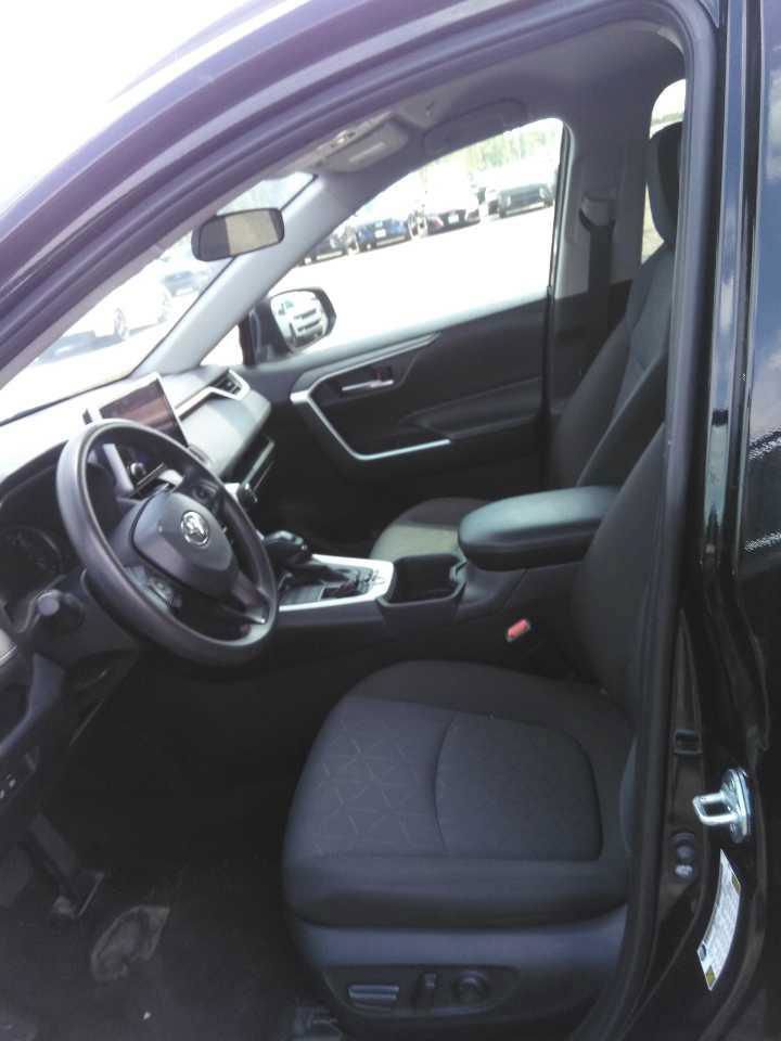Used 2024 Toyota RAV4 XLE AWD/4WD image 4