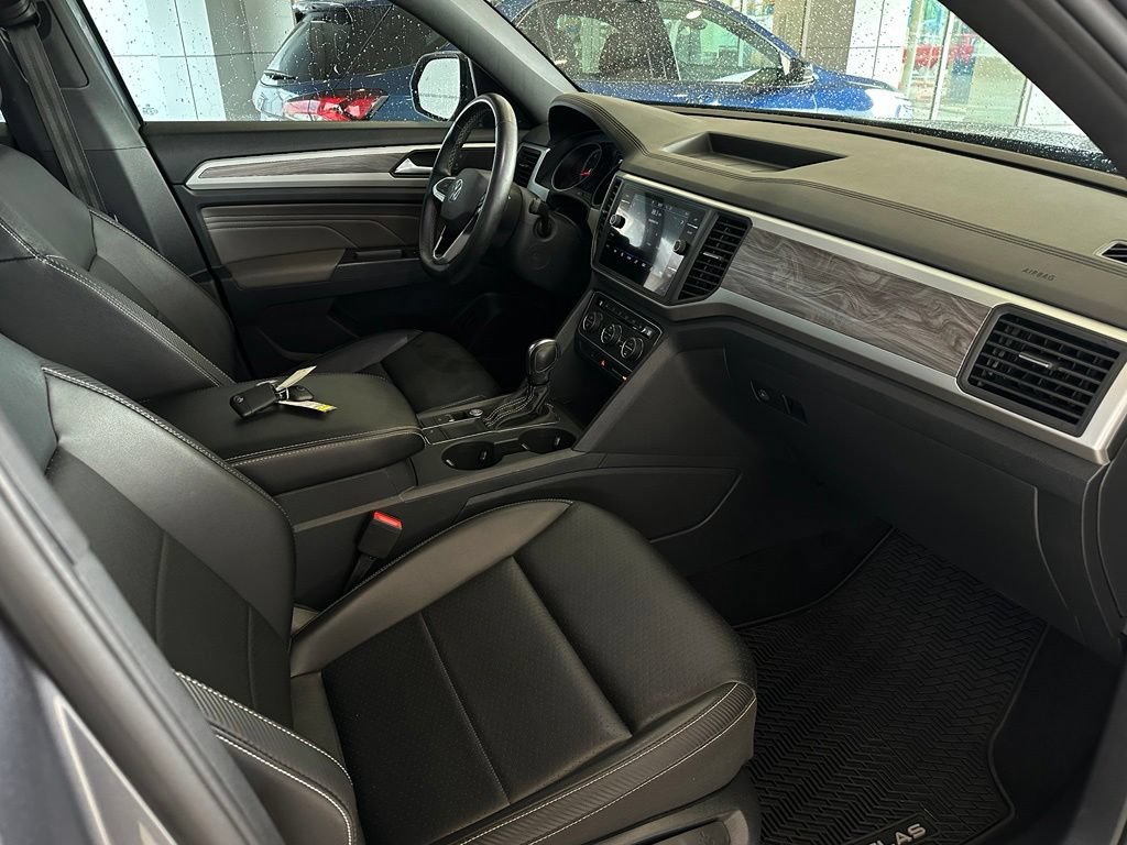 Used 2021 Volkswagen Atlas Cross Sport SE w/ Panoramic Sunroof Package FWD image 17