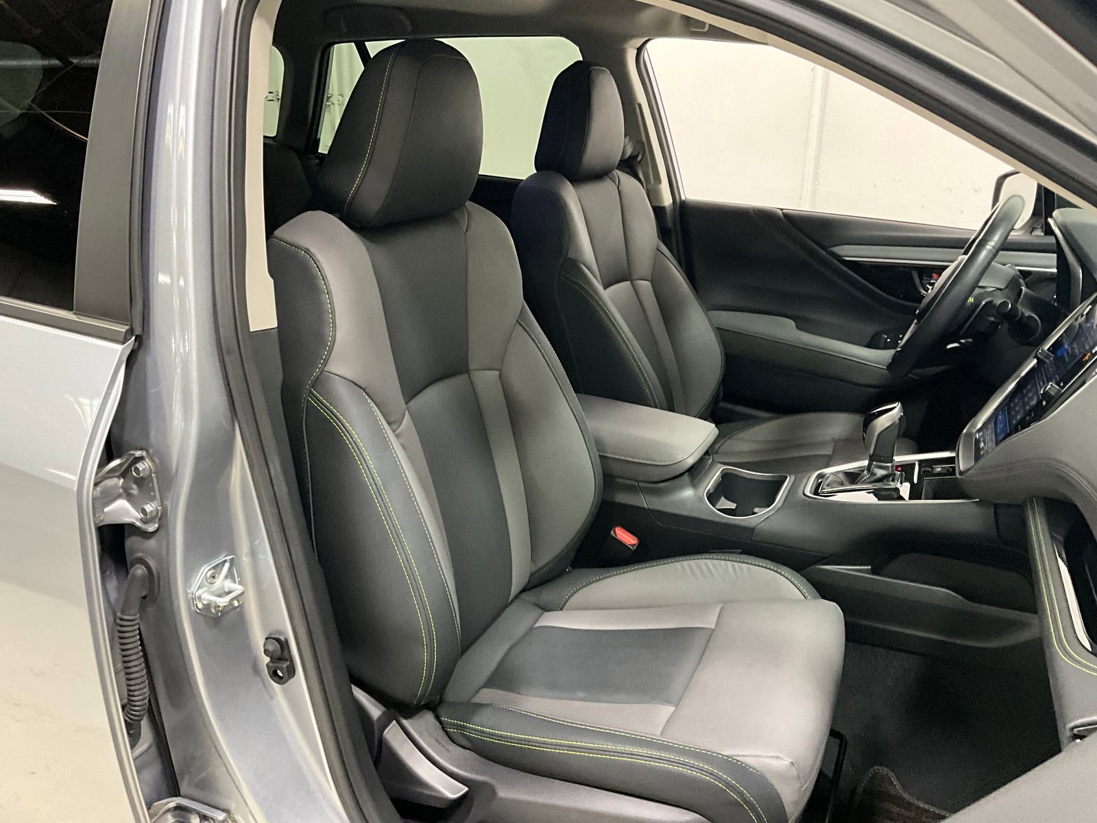 Used 2025 Subaru Outback Onyx Edition image 8