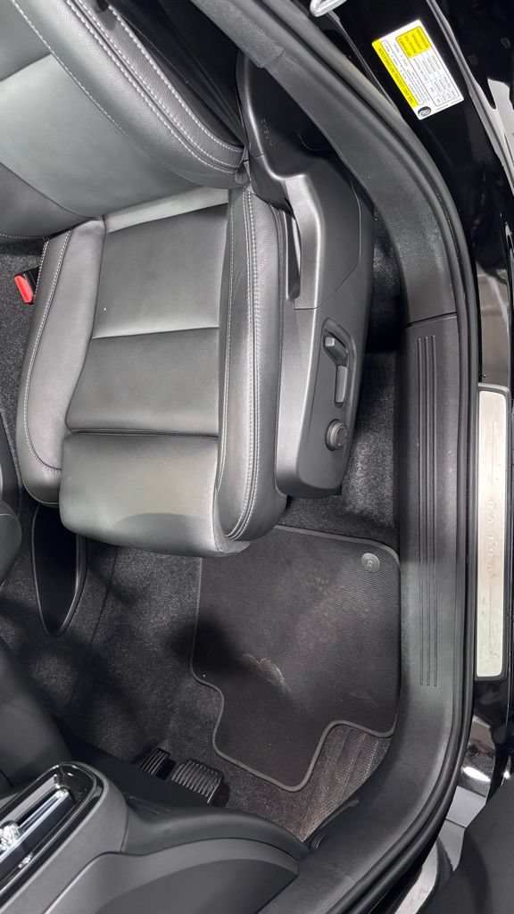 Certified 2025 Volvo XC40 B5 Plus AWD/4WD image 11