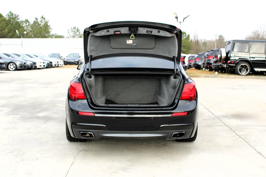 Used 2013 BMW 750i RWD image 33