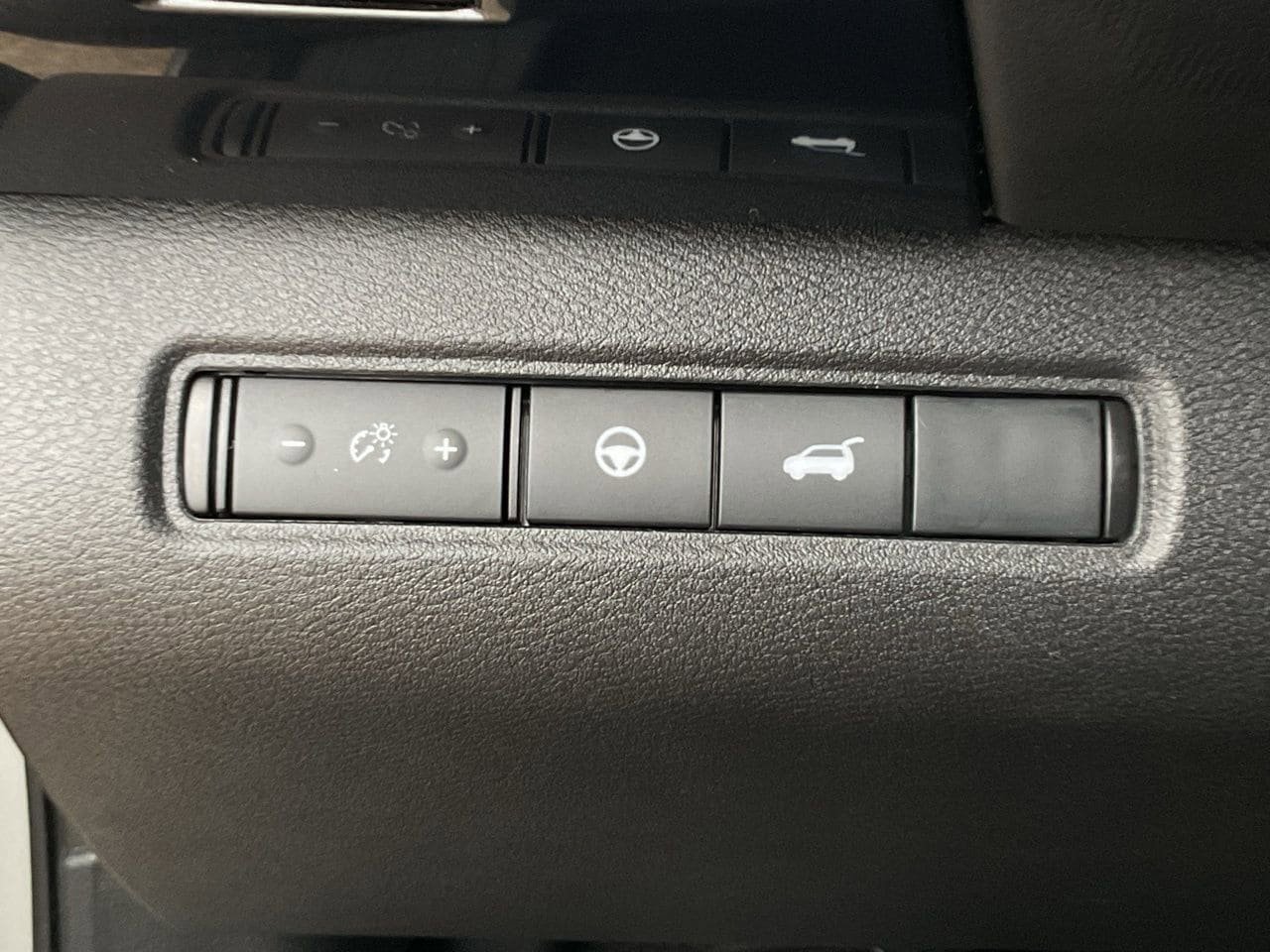 Used 2025 Nissan Pathfinder SV FWD image 26