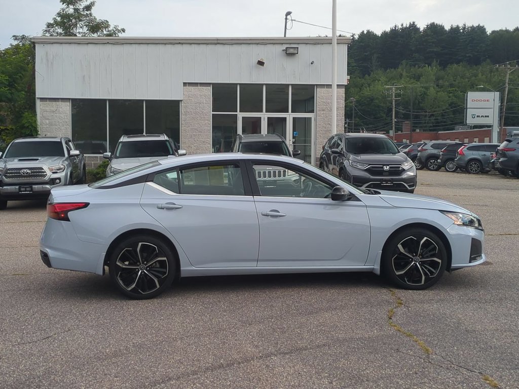 Used 2023 Nissan Altima 2.5 SR w/ SR Premium Package AWD/4WD image 3