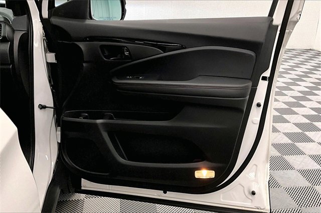 Used 2025 Honda Passport Black Edition image 18
