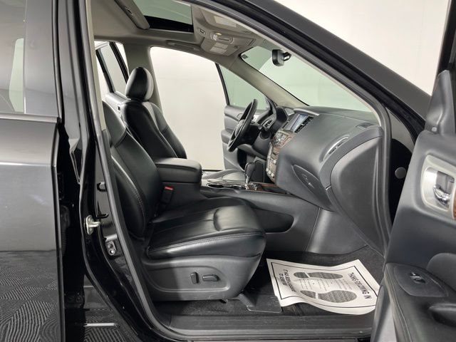 Used 2020 Nissan Pathfinder Platinum FWD image 41