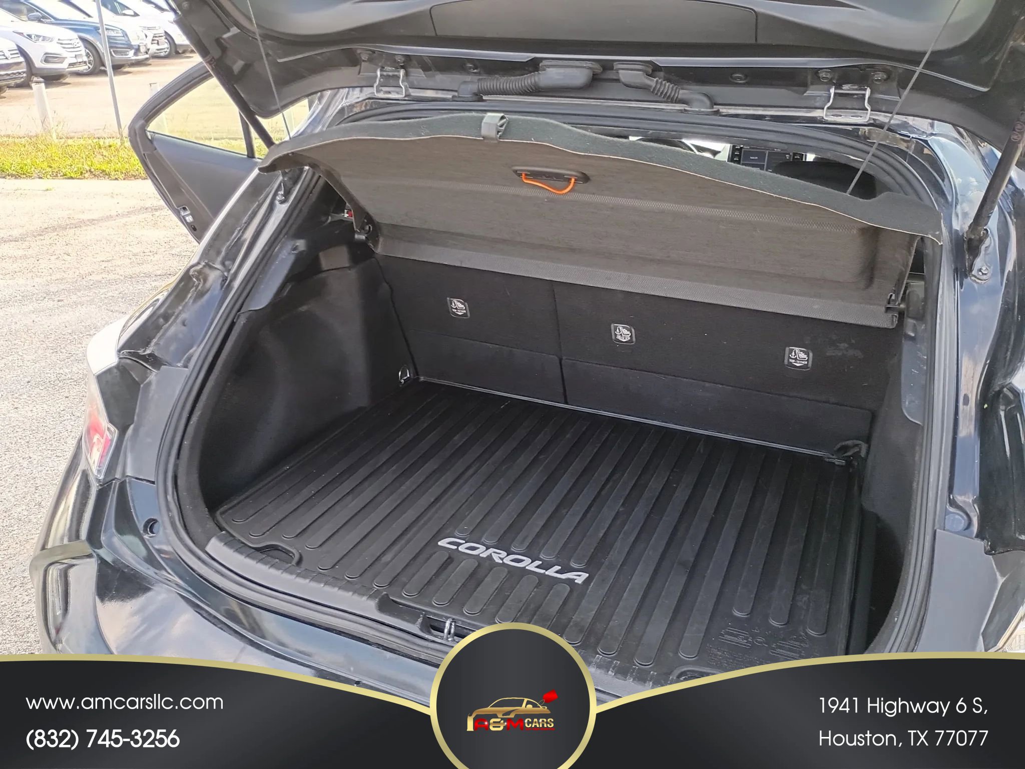 Used 2021 Toyota Corolla SE w/ SE Preferred Package FWD image 11