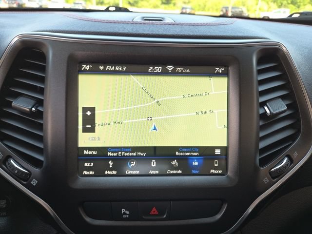 Used 2019 Jeep Cherokee Trailhawk AWD/4WD image 8