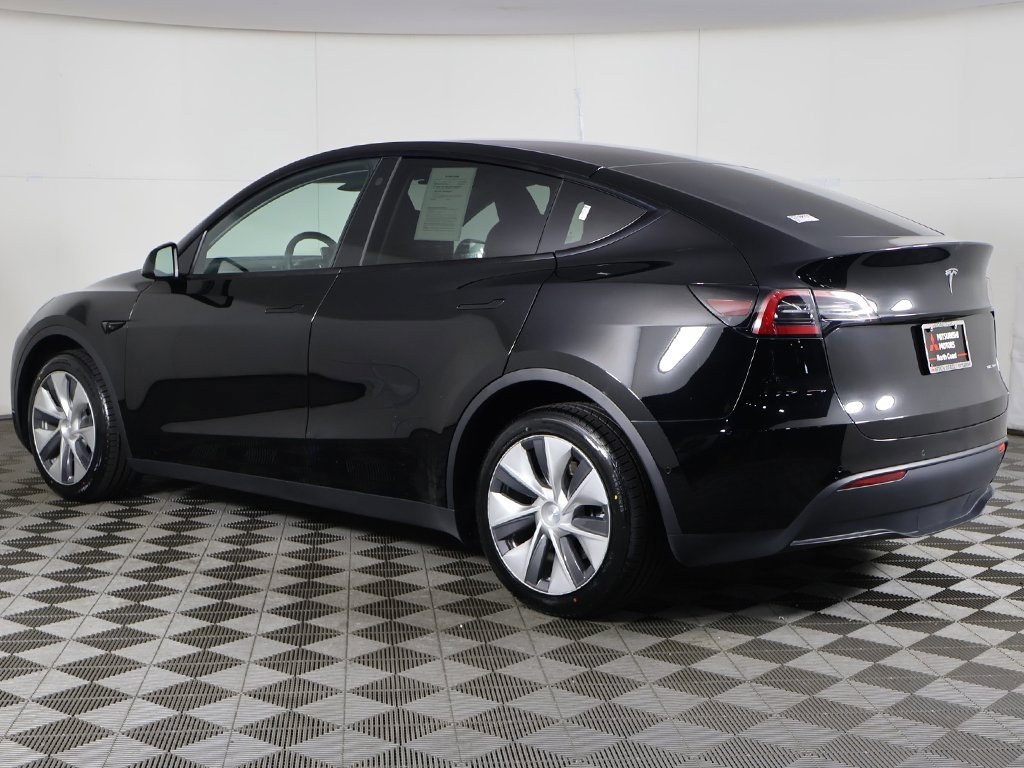 Used 2023 Tesla Model Y Long Range image 11