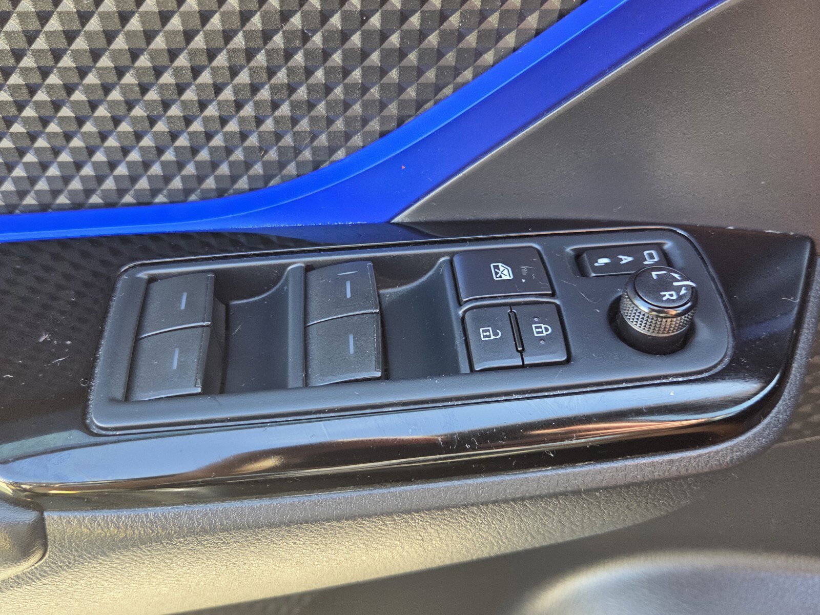 Used 2020 Toyota C-HR XLE image 13