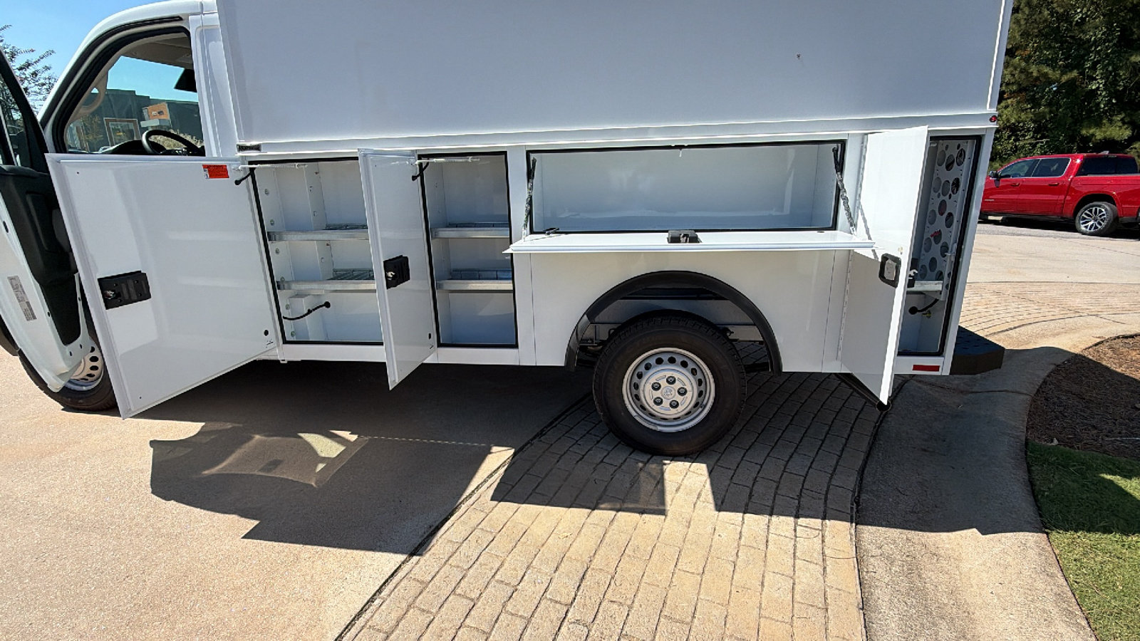 New 2026 RAM ProMaster 3500 w/ Convenience Group FWD image 16