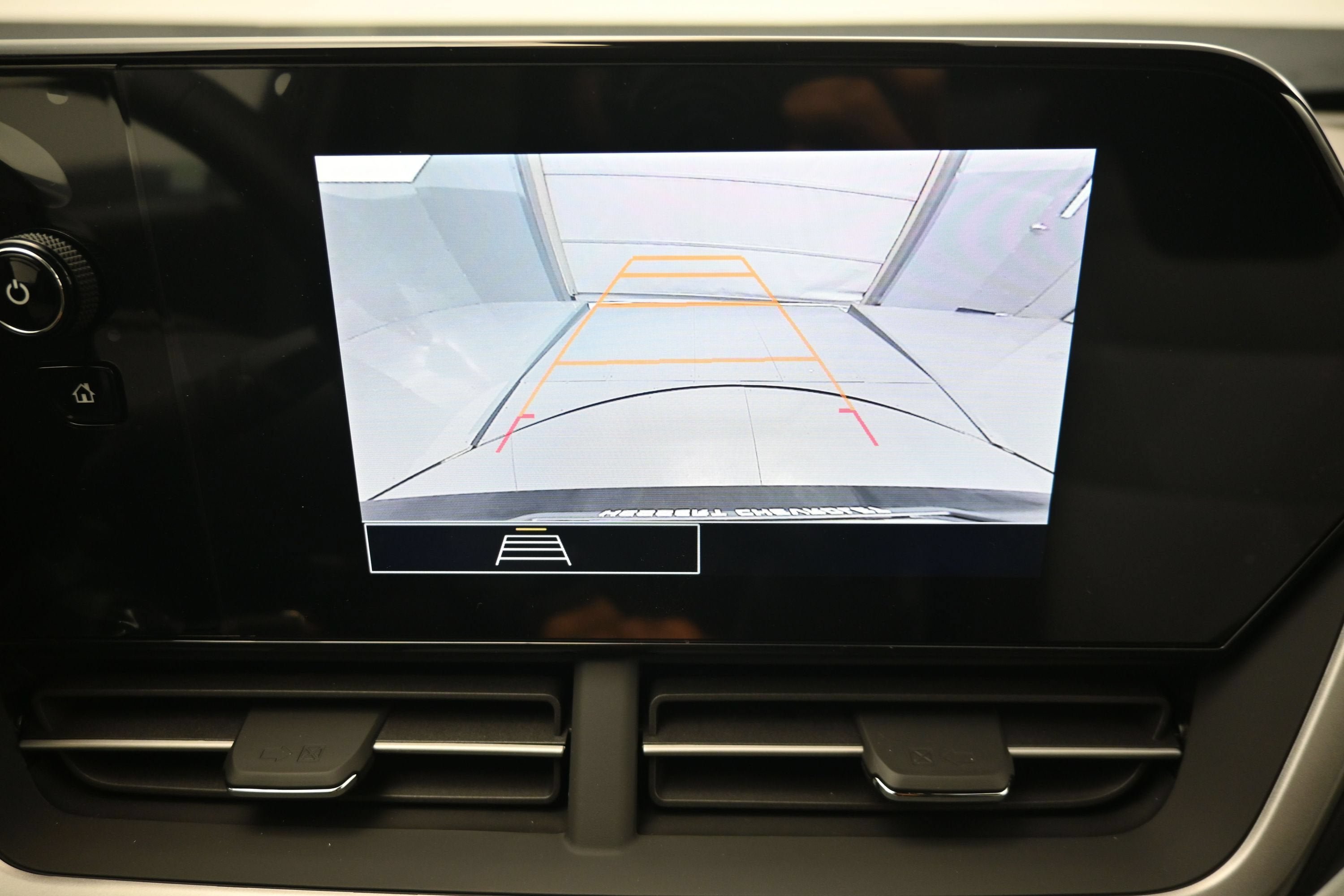 Used 2026 Chevrolet Trax RS w/ Sunroof Package FWD image 16