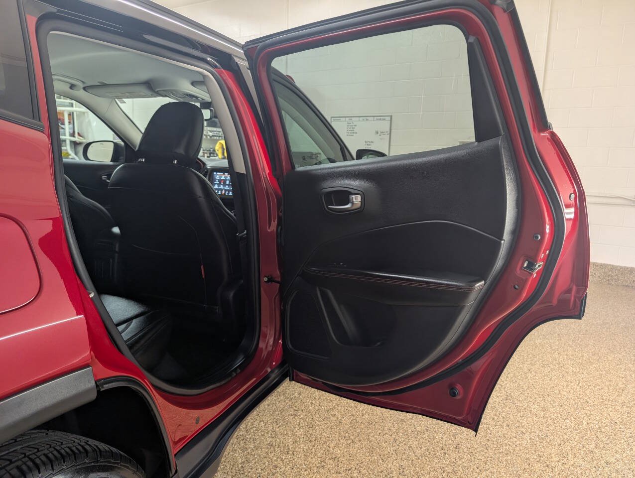 Used 2018 Jeep Compass Trailhawk w/ Safety & Security Group AWD/4WD image 17