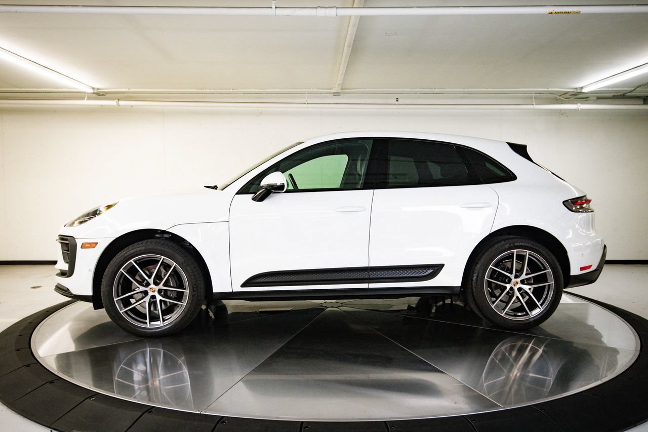 Certified 2023 Porsche Macan AWD/4WD image 2