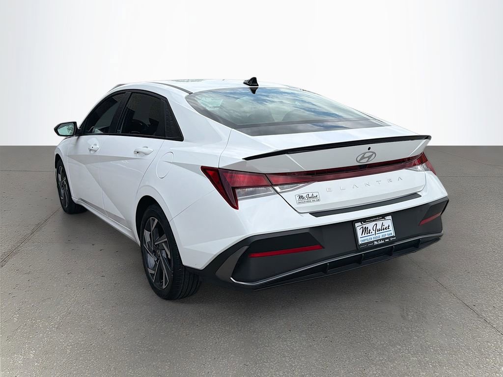 Used 2025 Hyundai Elantra Sport FWD image 6