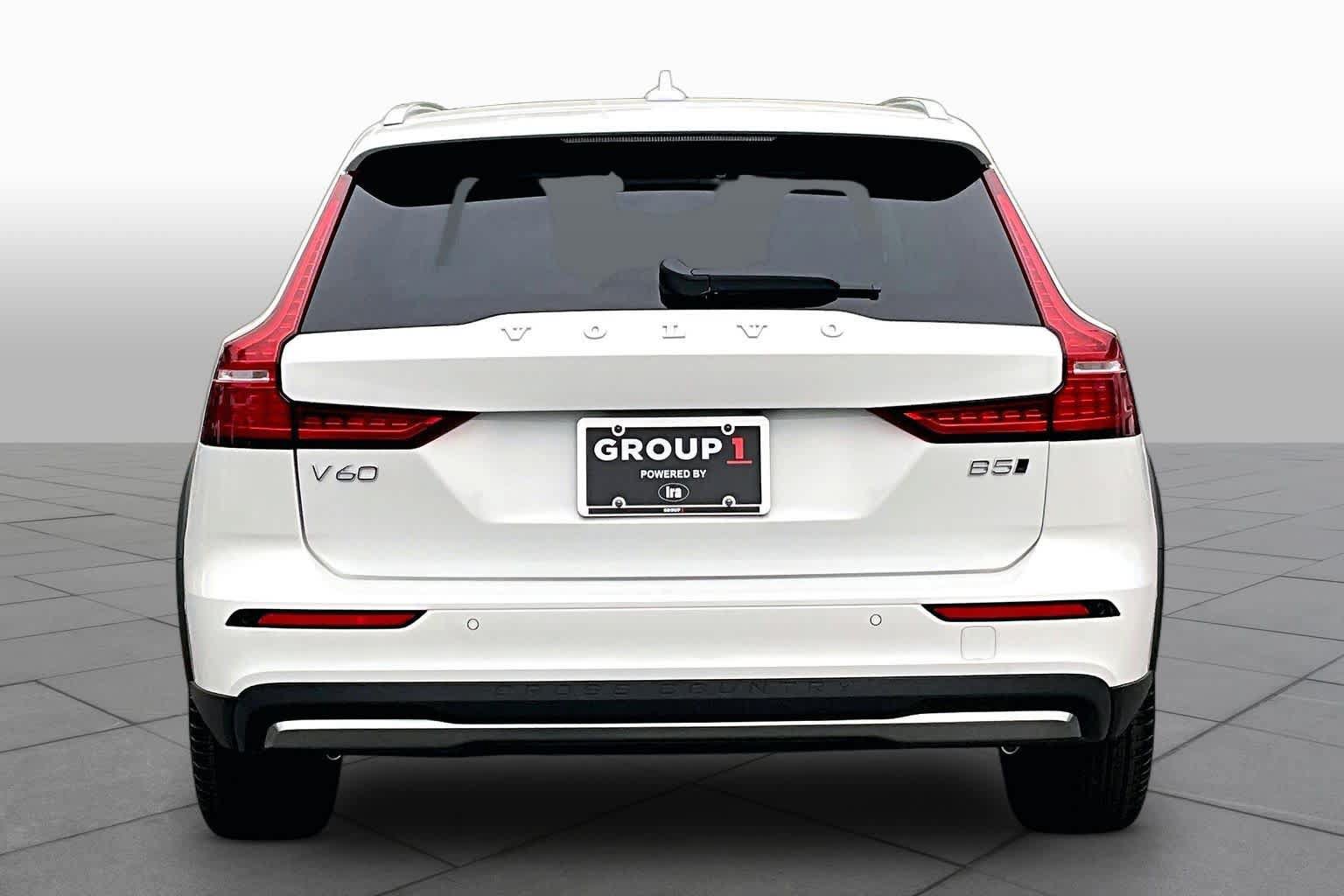 New 2026 Volvo V60 B5 Cross Country Plus w/ Climate Package AWD/4WD image 4