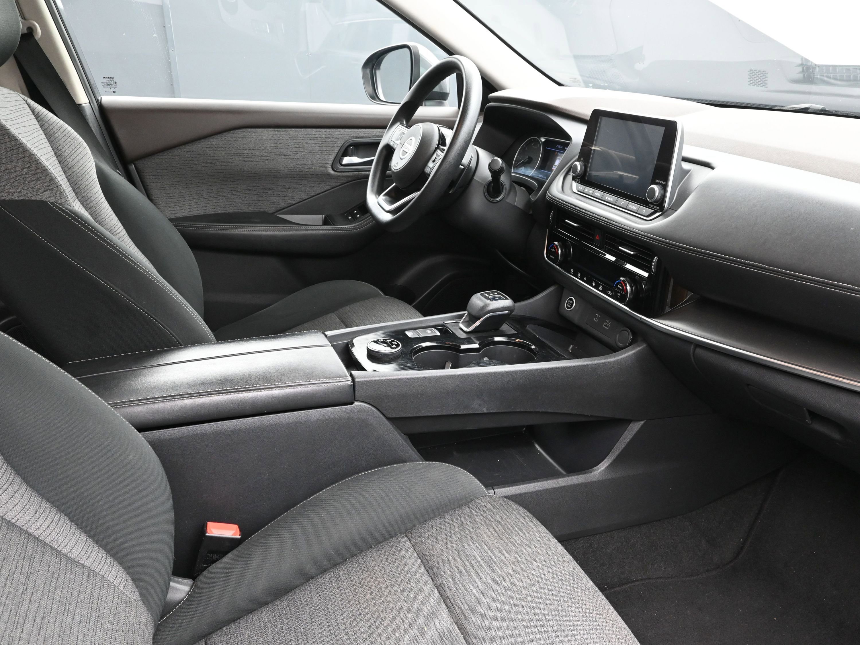 Used 2021 Nissan Rogue SV image 26