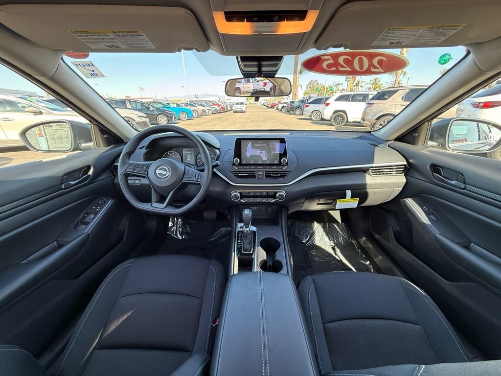 Used 2025 Nissan Altima 2.5 S image 13