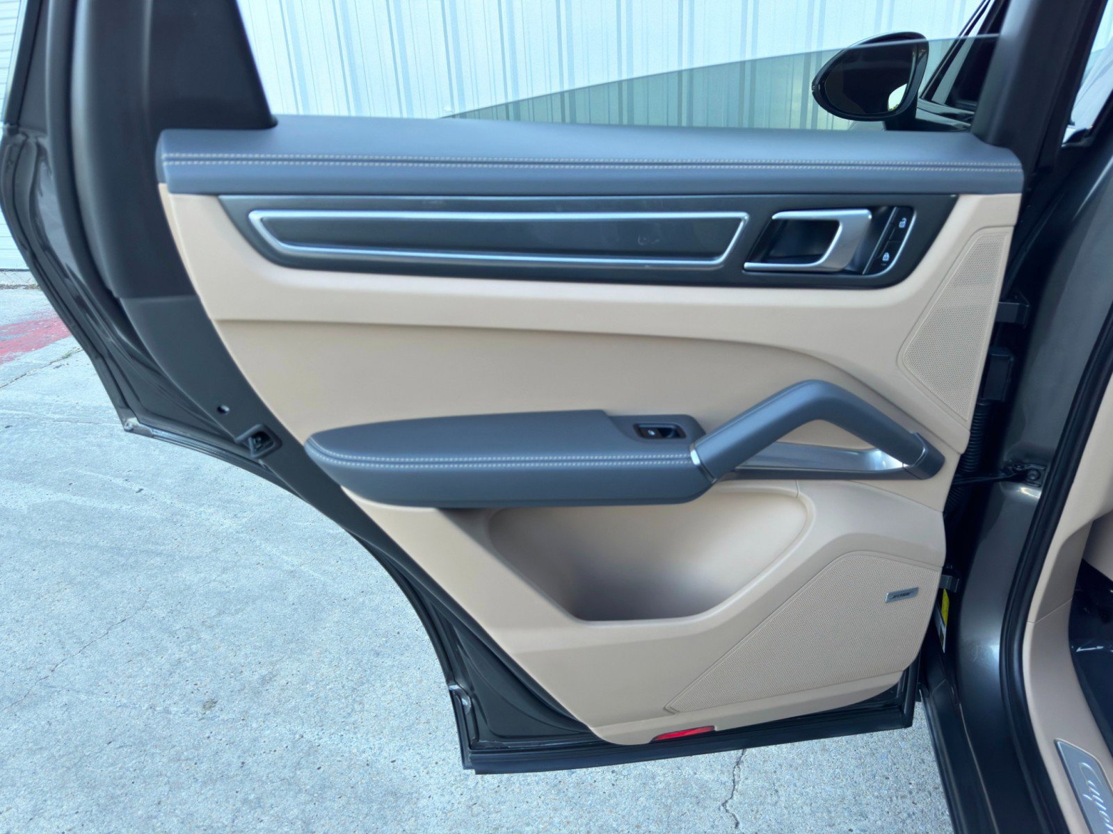 Used 2022 Porsche Cayenne Turbo S image 49