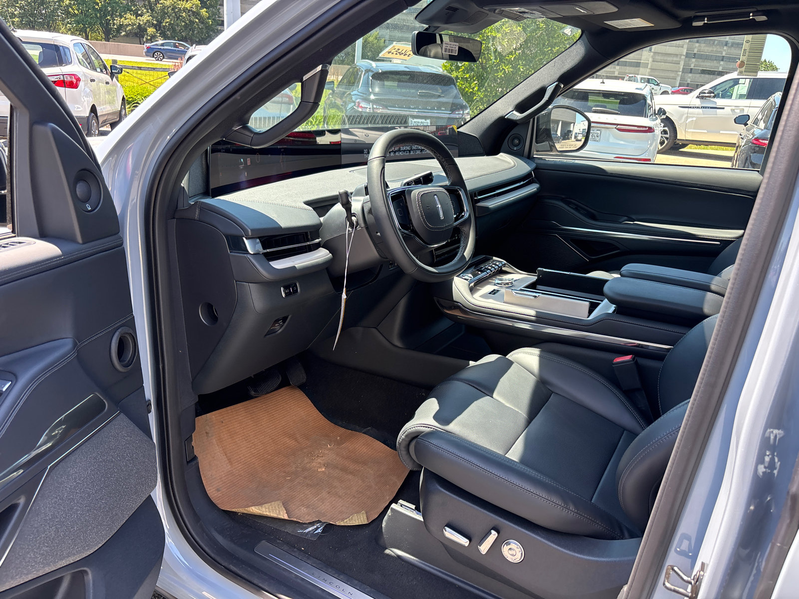 New 2026 Lincoln Navigator Reserve w/ Jet Appearance Package AWD/4WD image 24