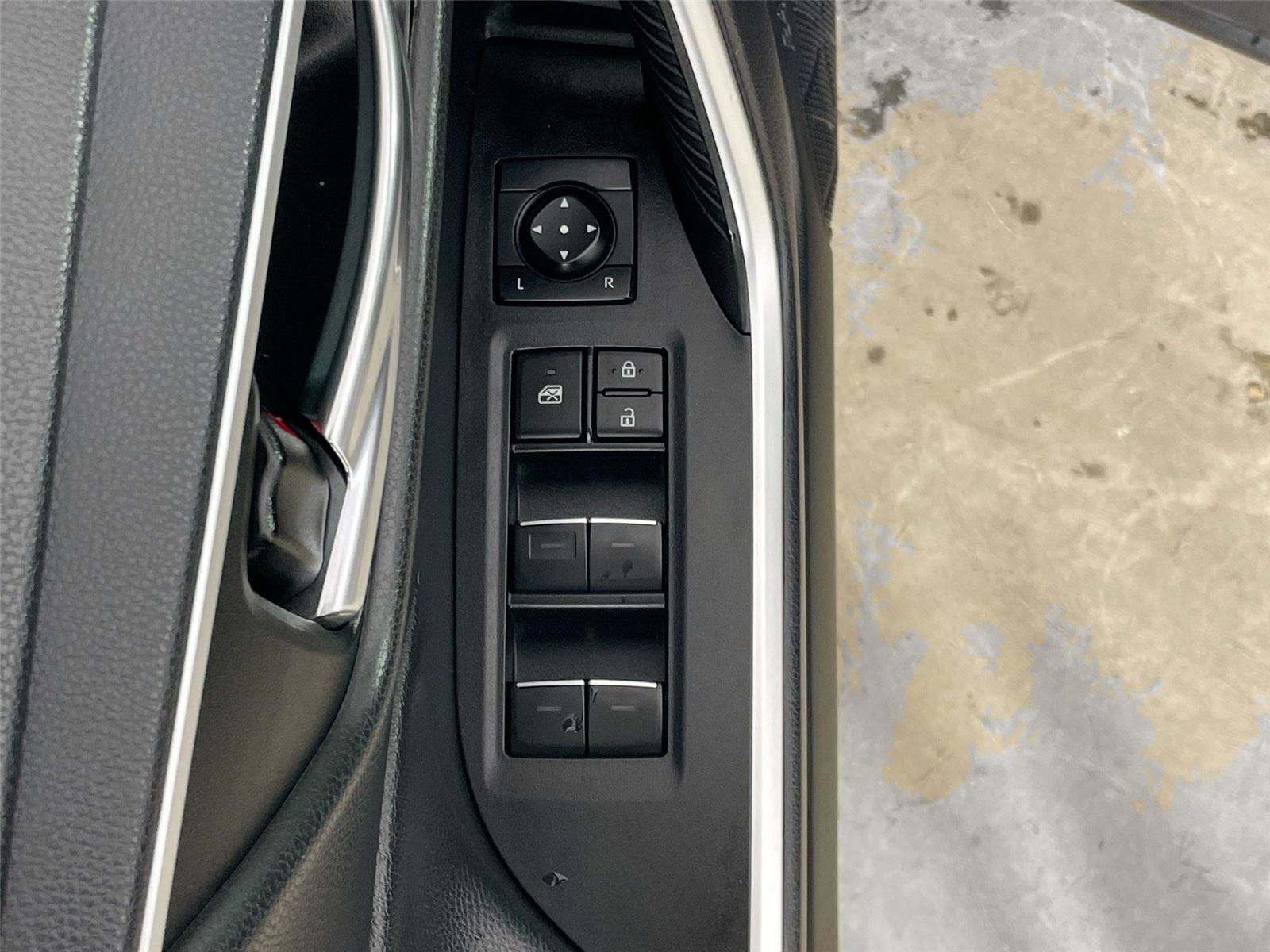 Used 2024 Toyota RAV4 XLE AWD/4WD image 19