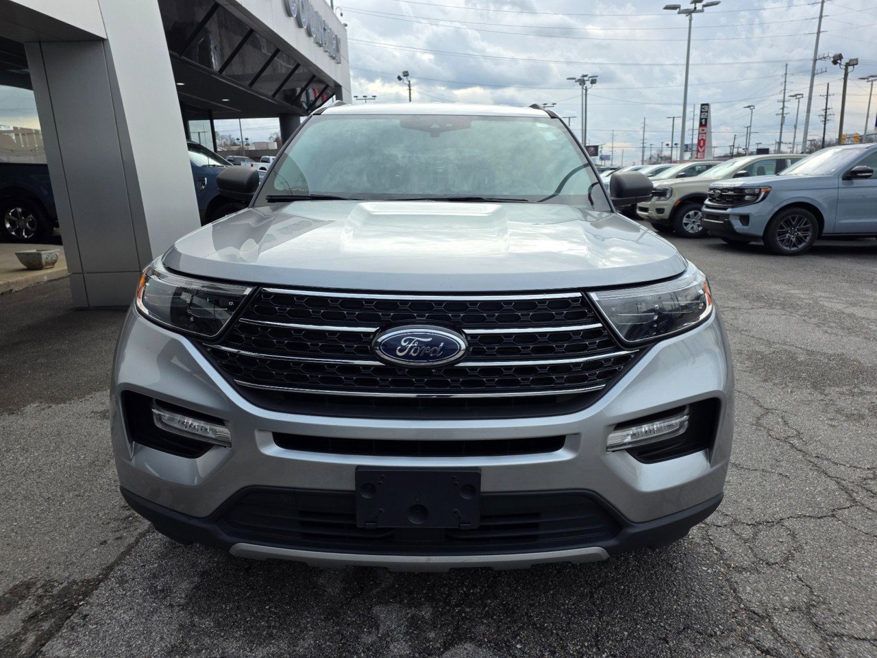Used 2021 Ford Explorer XLT w/ Equipment Group 202A image 9