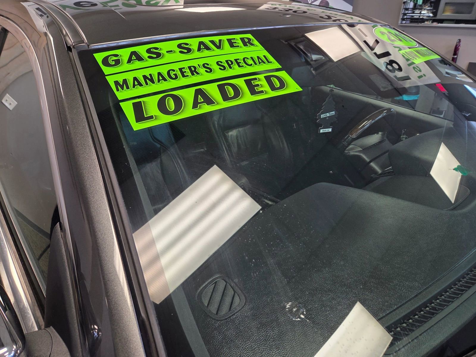 Used 2016 Ford Taurus Limited w/ Equipment Group 301A image 3