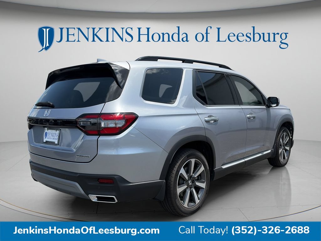 Certified 2025 Honda Pilot Touring image 3