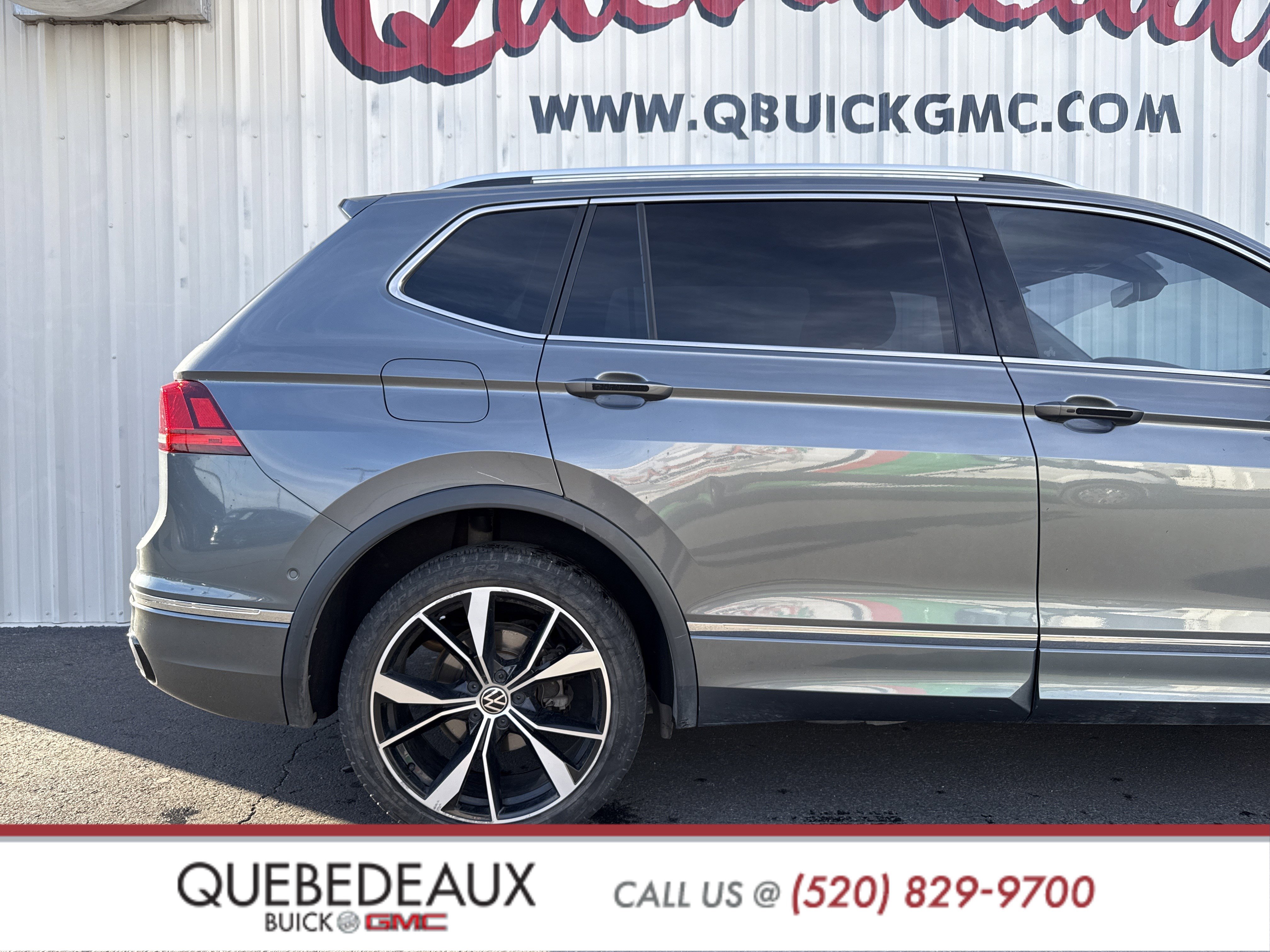 Used 2022 Volkswagen Tiguan SEL R-Line image 28
