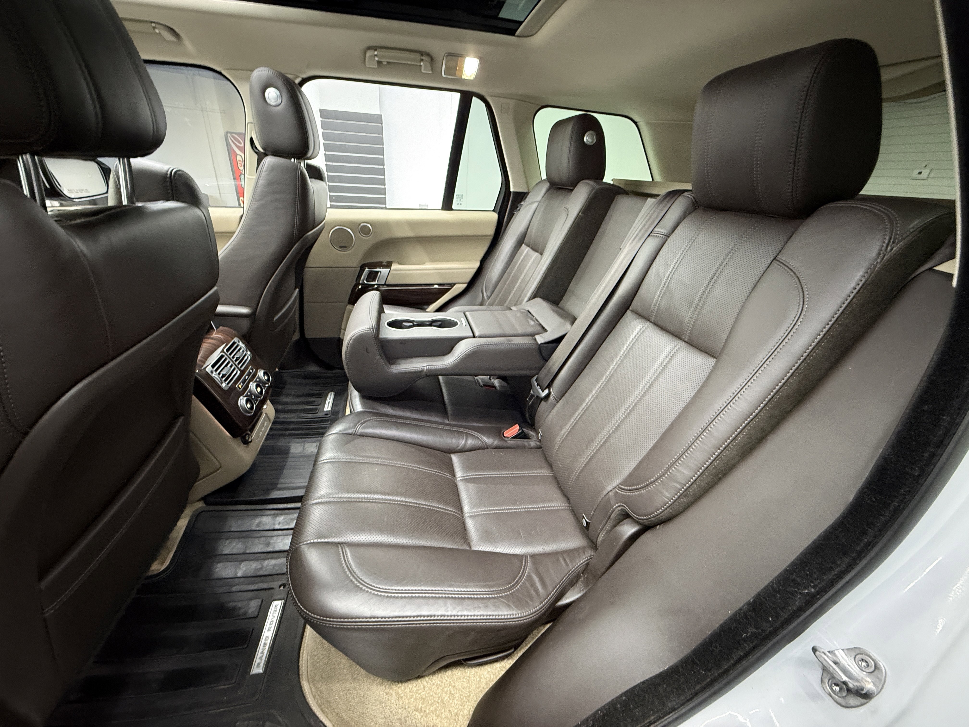 Used 2017 Land Rover Range Rover HSE image 24