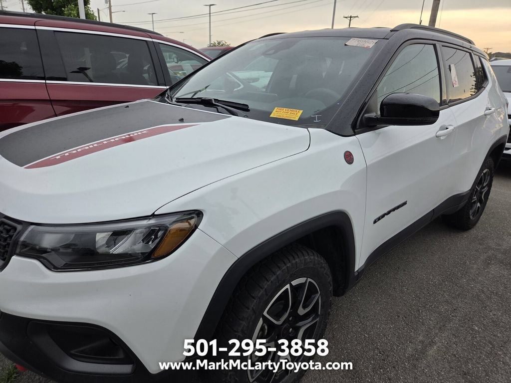 Used 2025 Jeep Compass Trailhawk w/ Trailer Tow Group AWD/4WD image 5