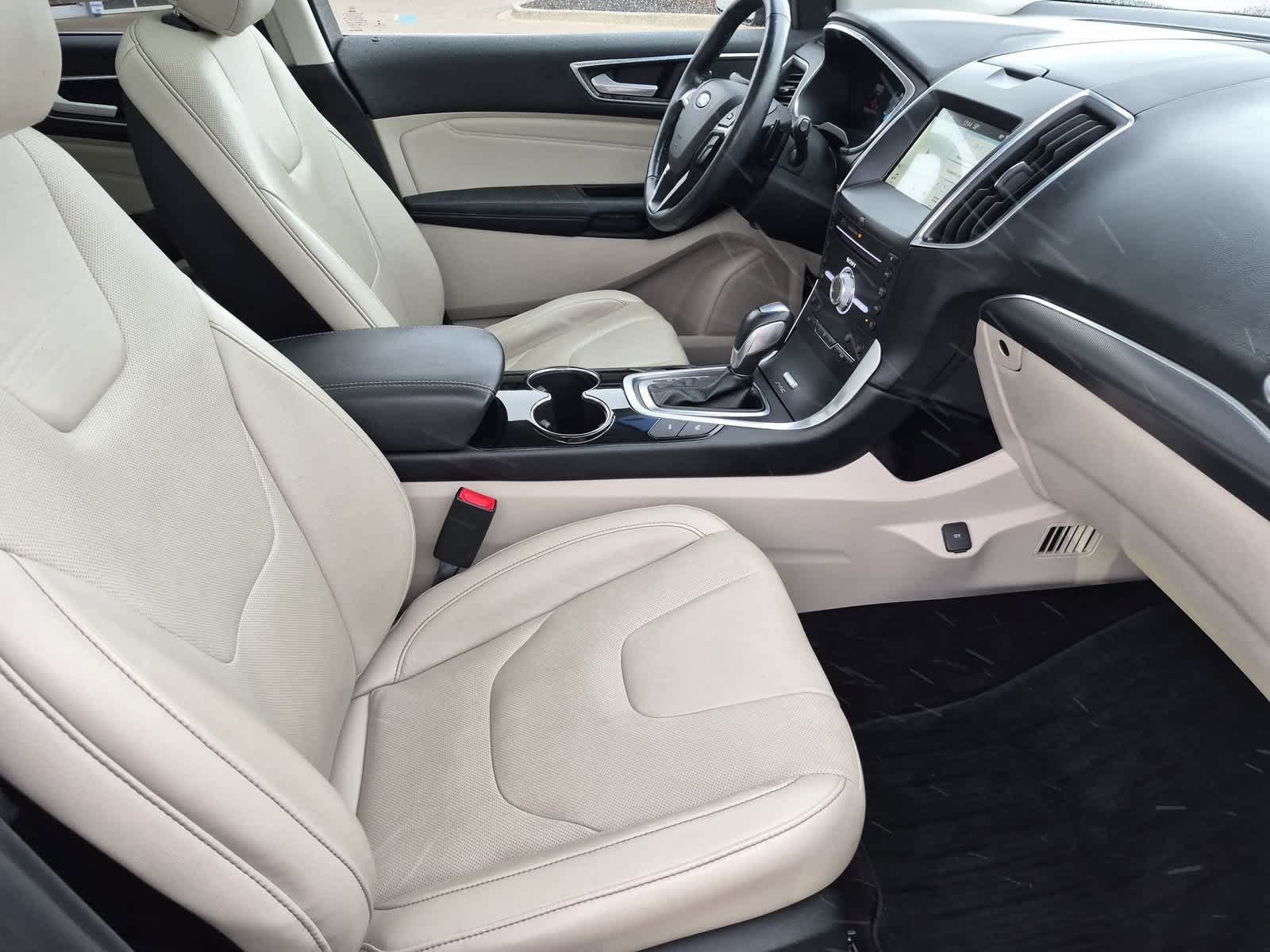 Used 2017 Ford Edge Titanium w/ Equipment Group 302A AWD/4WD image 23