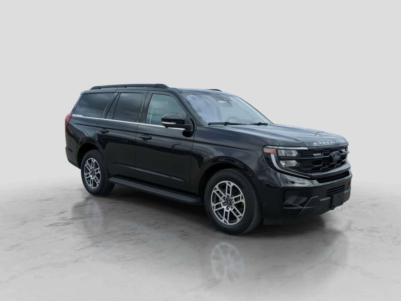 Used 2025 Ford Expedition Active AWD/4WD image 2
