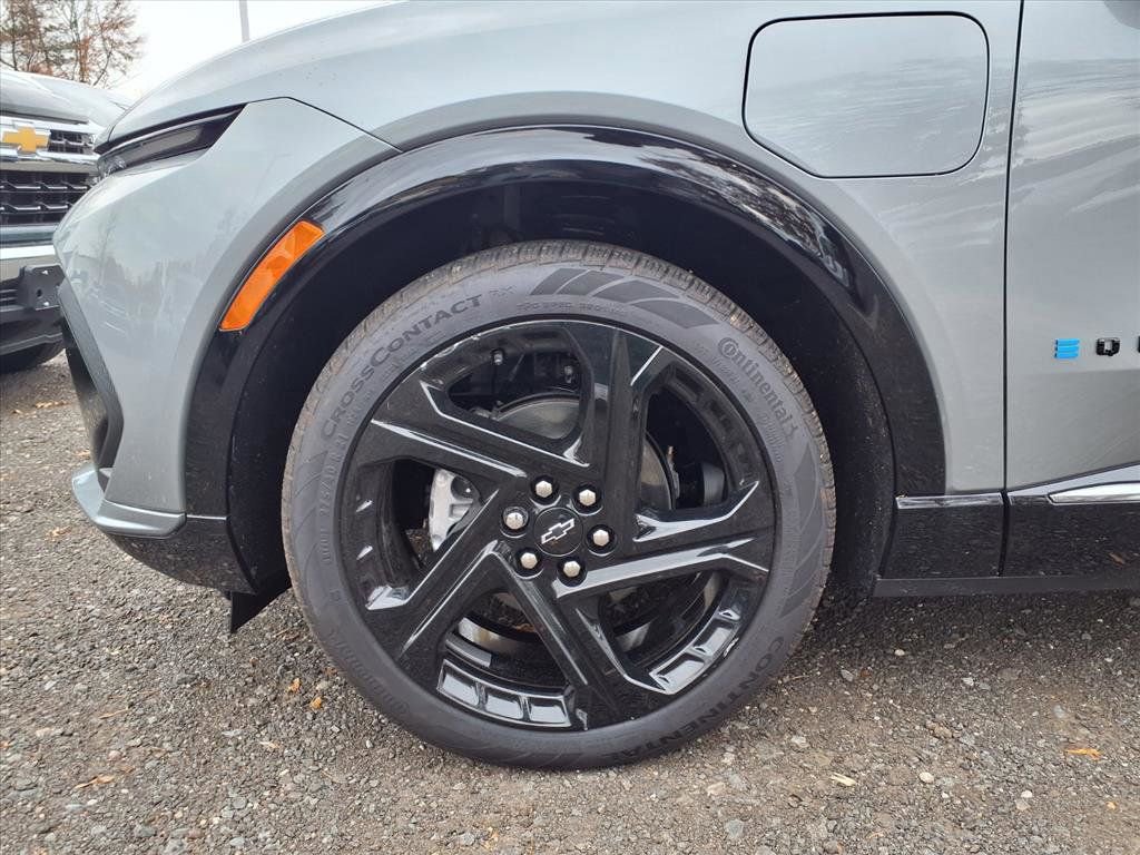 Used 2025 Chevrolet Equinox EV RS image 8