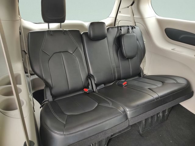 Certified 2024 Chrysler Pacifica Touring-L FWD image 29