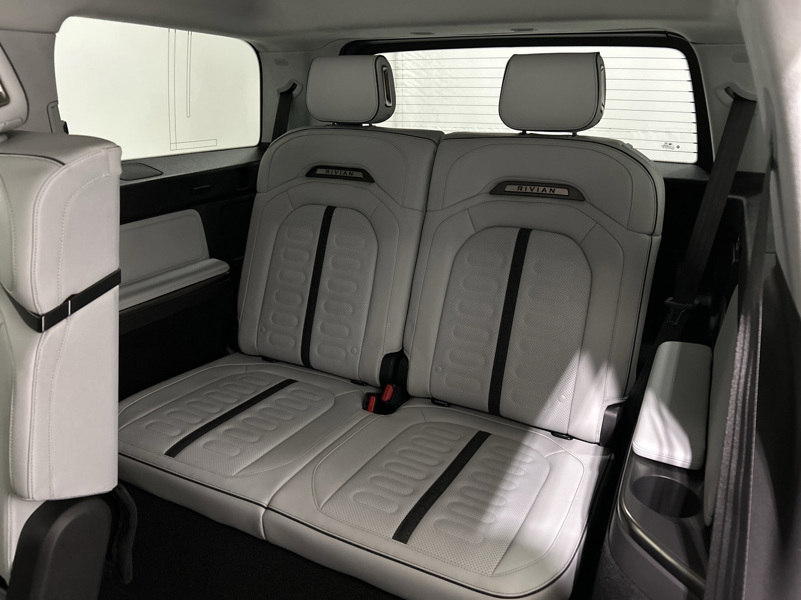 Used 2024 Rivian R1S Adventure image 22