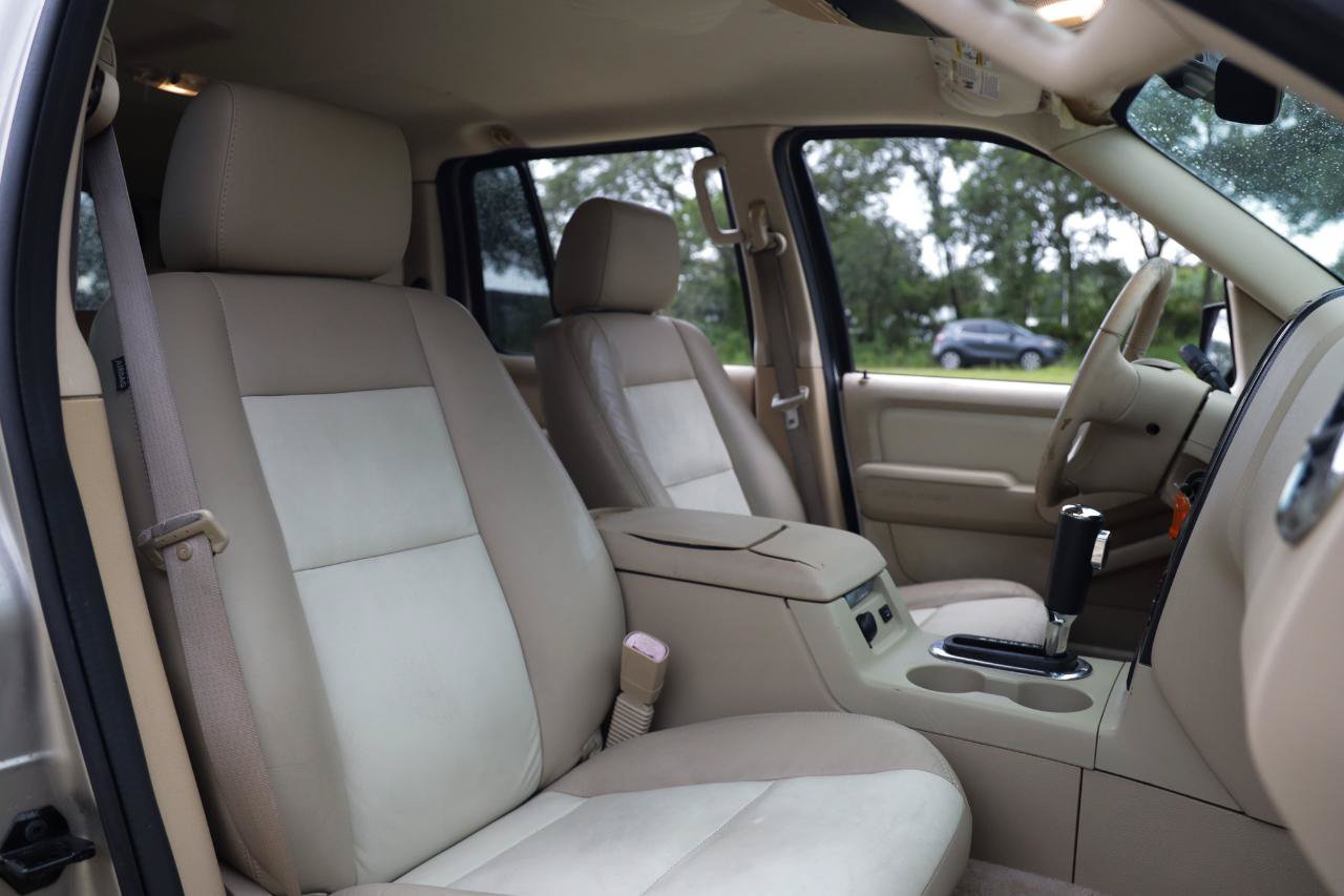 Used 2006 Ford Explorer XLT RWD image 18