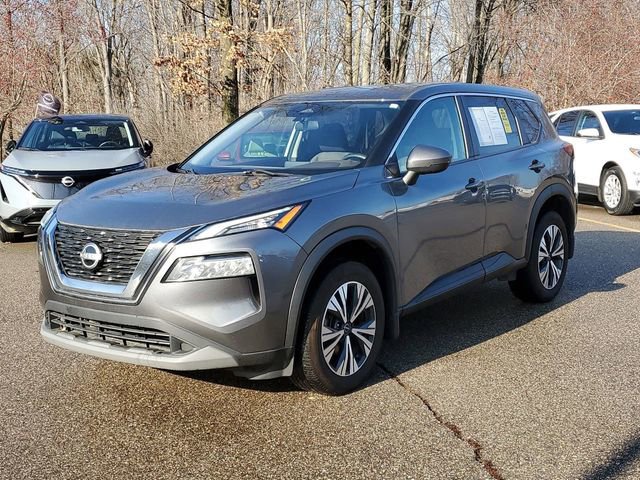 Used 2022 Nissan Rogue SV image 2