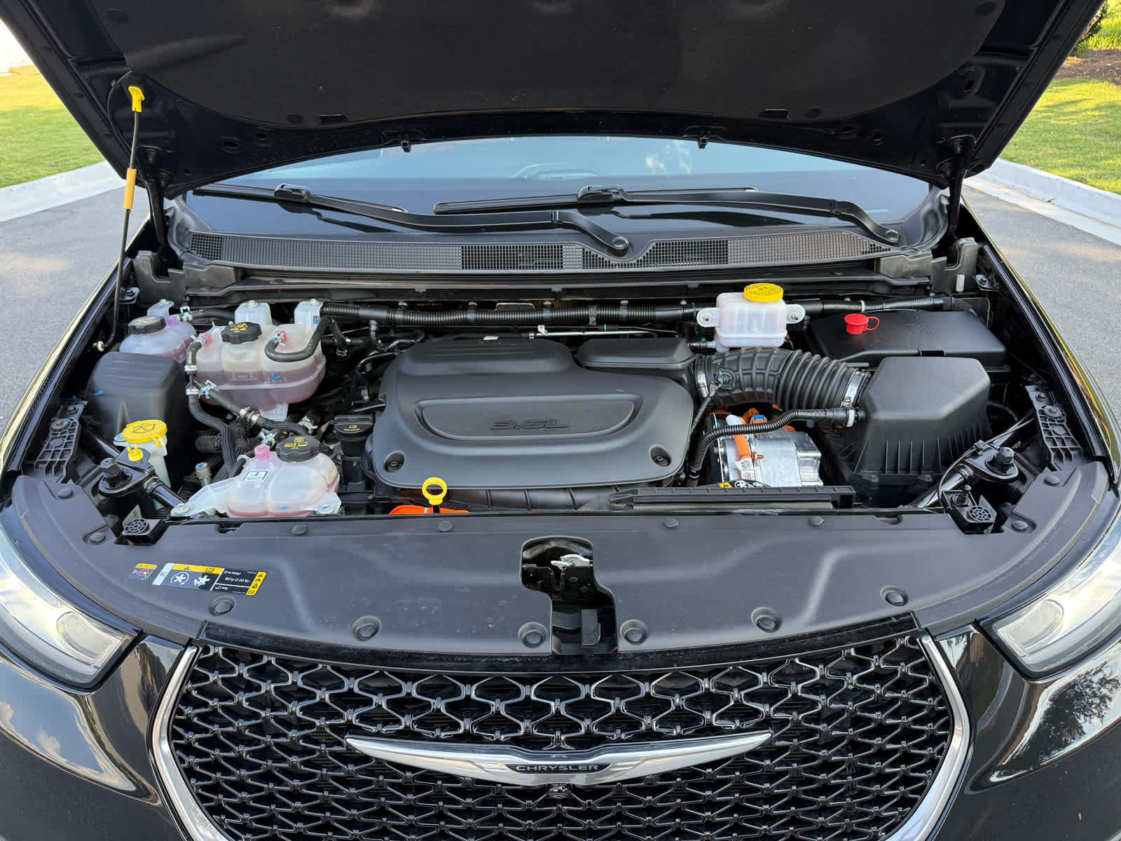 Used 2025 Chrysler Pacifica Pinnacle FWD image 30