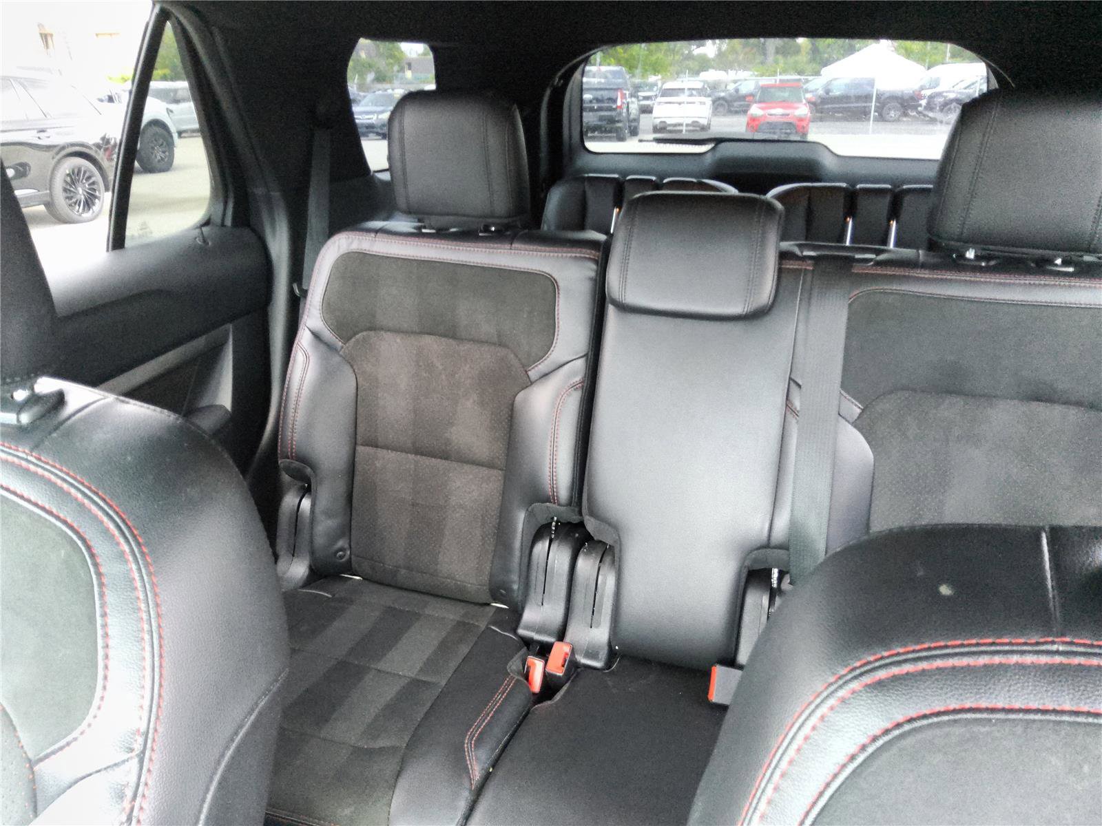 Used 2018 Ford Explorer XLT w/ Equipment Group 202A FWD image 18