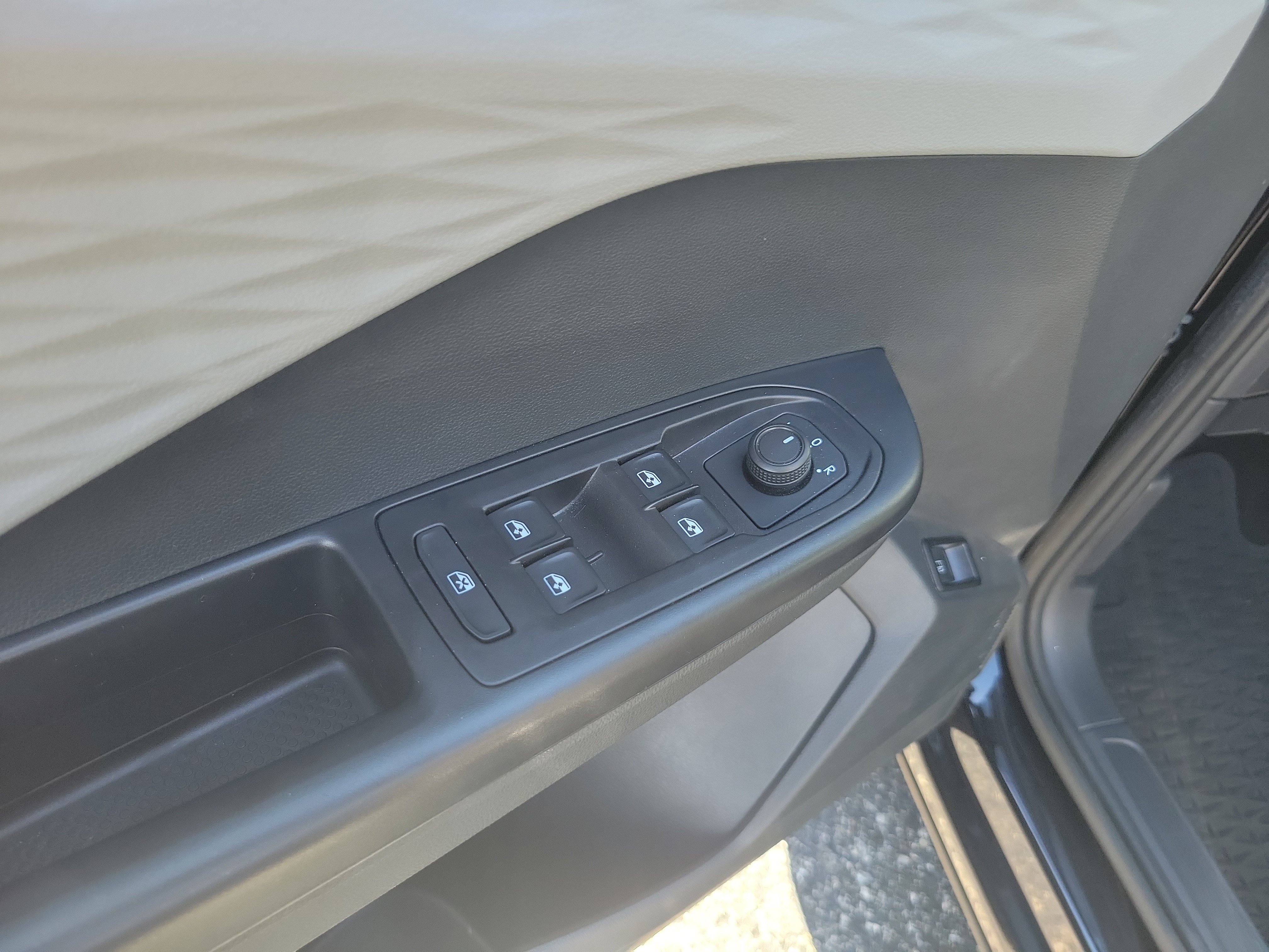 Certified 2023 Volkswagen Taos S FWD image 18