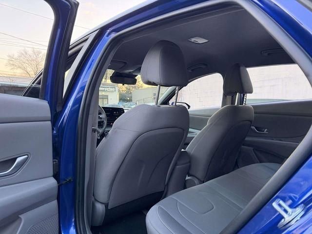 Used 2021 Hyundai Elantra SEL image 23