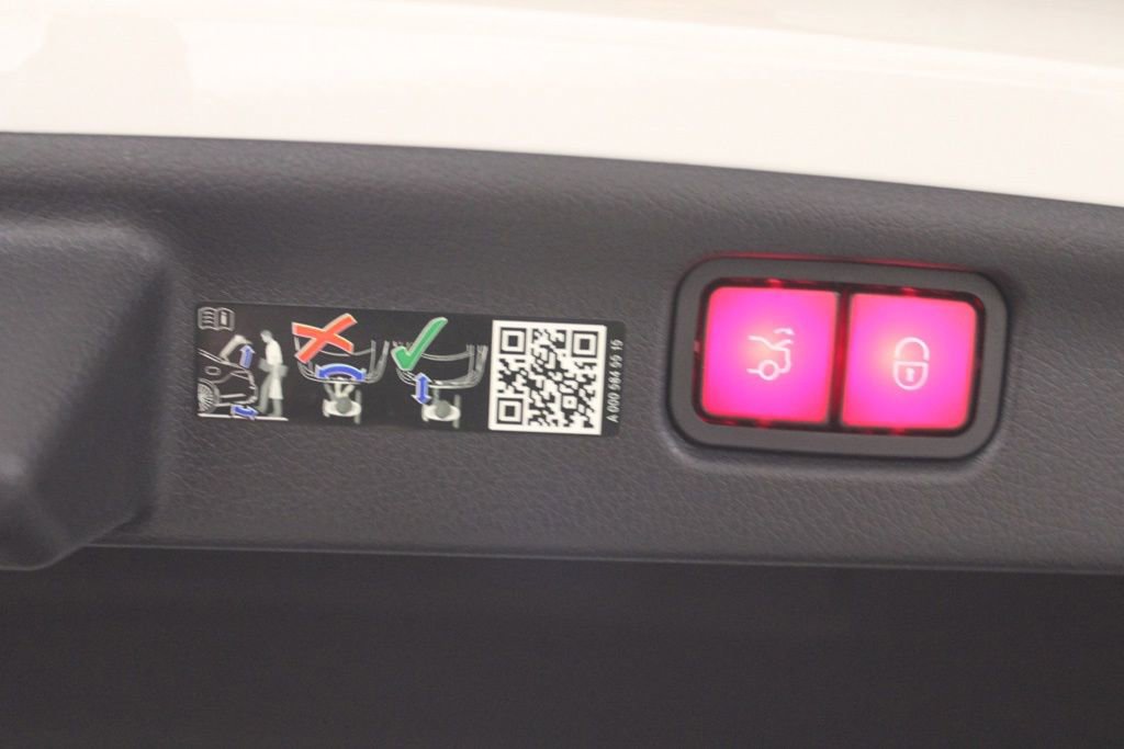 Used 2022 Mercedes-Benz C 300 Sedan w/ Exclusive Trim Package image 31