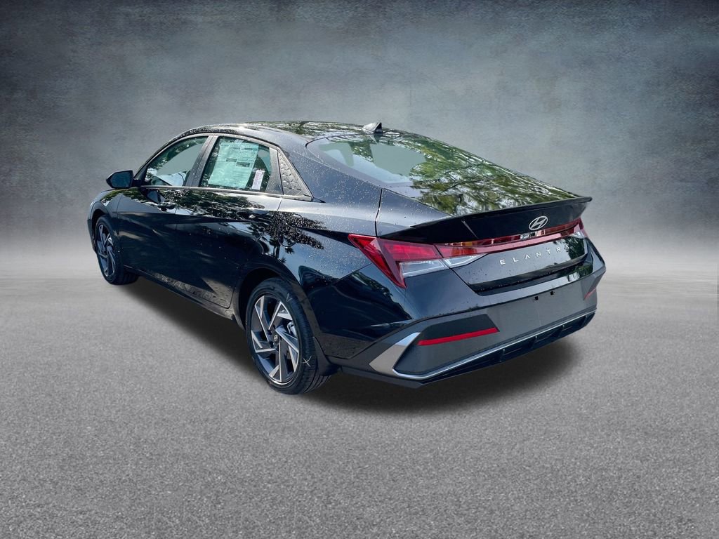 Used 2025 Hyundai Elantra Sport image 29