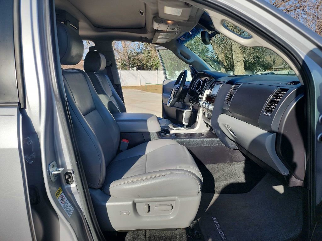 Used 2016 Toyota Sequoia Limited w/ Safety & Convenience Package image 45