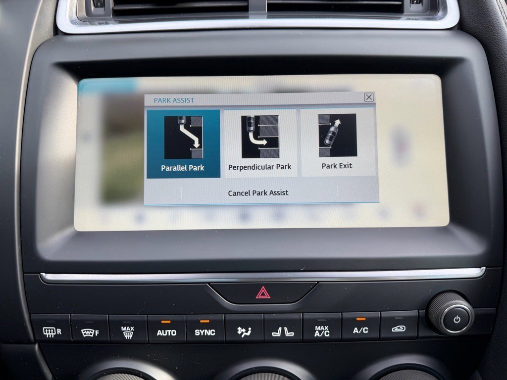 Used 2020 Jaguar E-PACE SE image 15